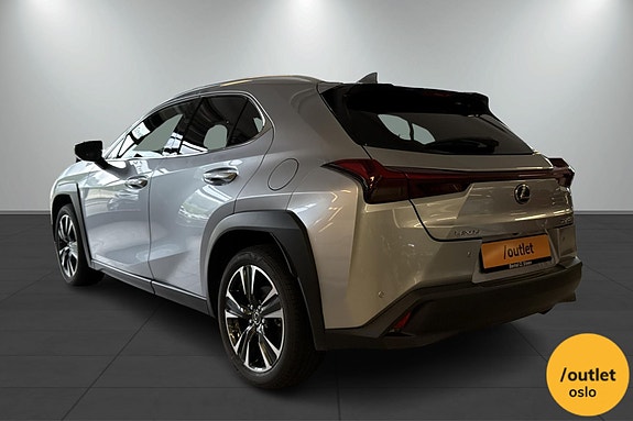 Lexus UX250h 3 of 5