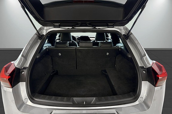 Lexus UX250h 5 of 5