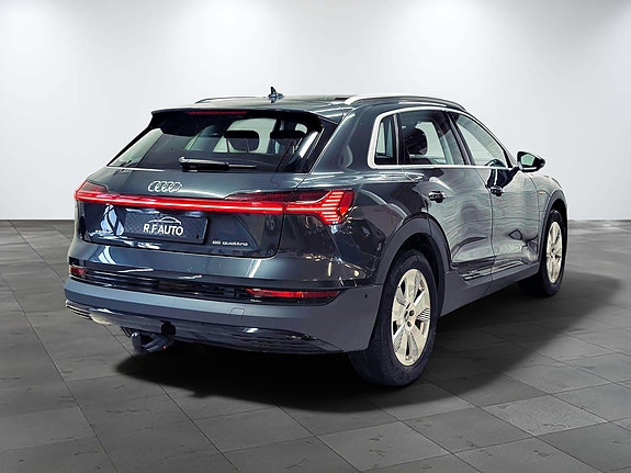 Audi e-tron 5 of 5