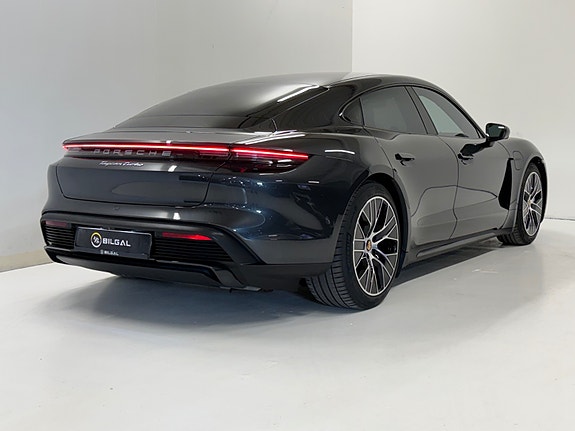 Porsche Taycan 17 of 30