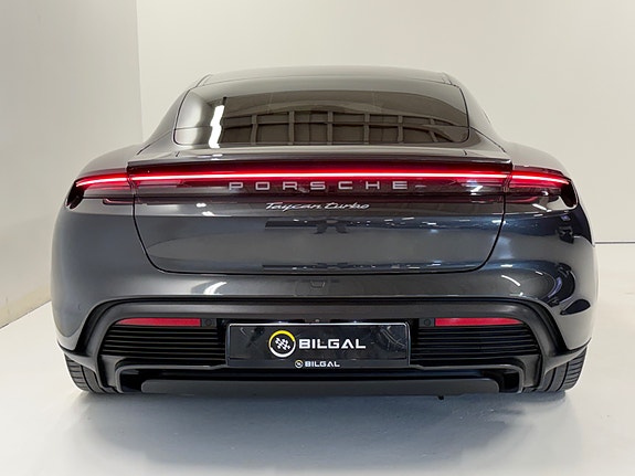 Porsche Taycan 13 of 30