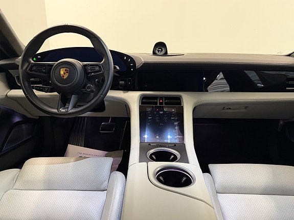 Porsche Taycan 24 of 30