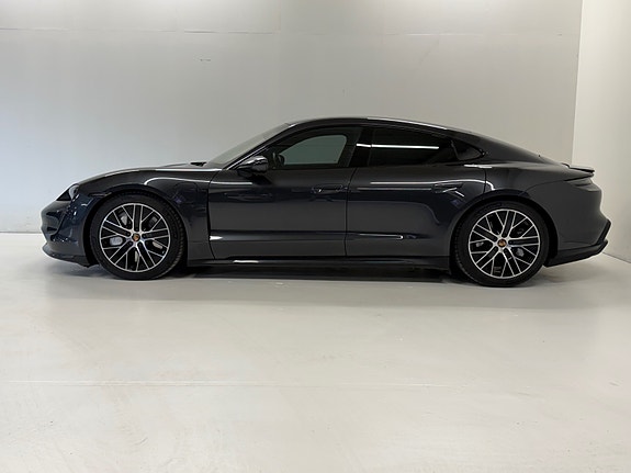 Porsche Taycan 11 of 30