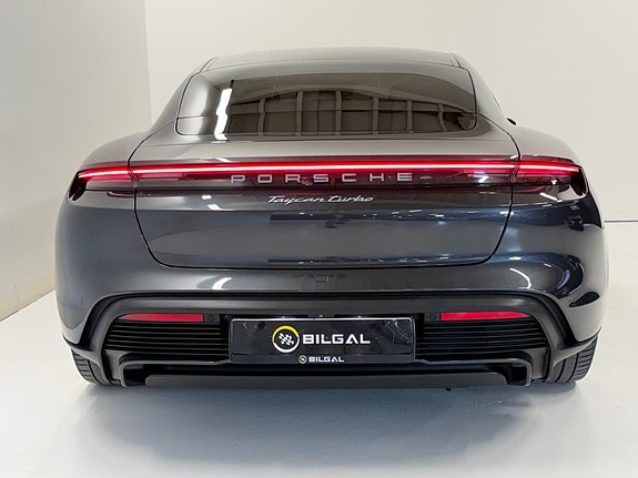 Porsche Taycan 14 of 30