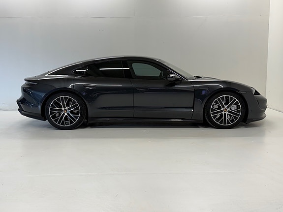 Porsche Taycan 22 of 30