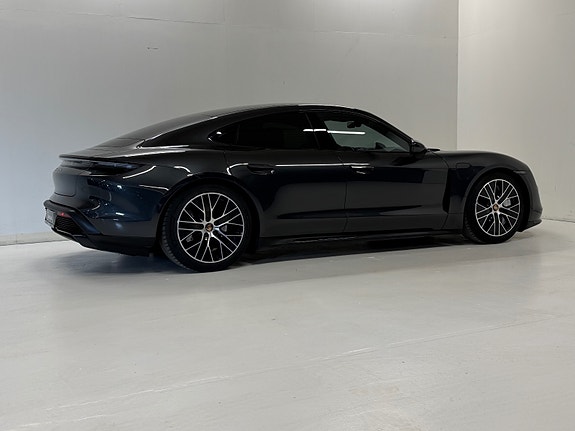 Porsche Taycan 21 of 30