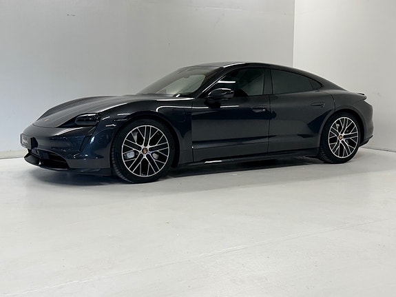 Porsche Taycan 10 of 30