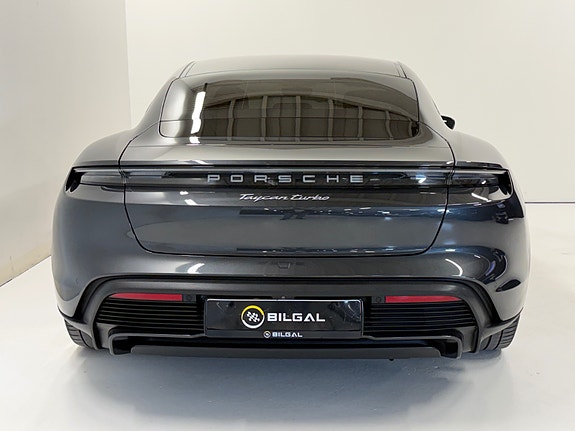 Porsche Taycan 16 of 30