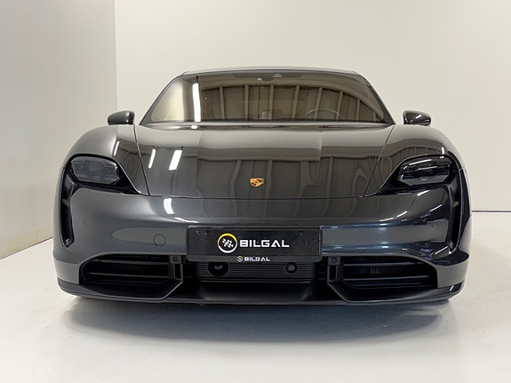 Porsche Taycan 3 of 5