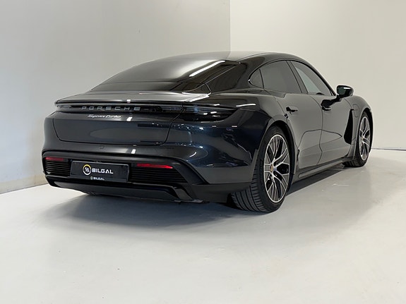 Porsche Taycan 18 of 30