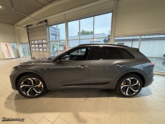 Audi e-tron 4 of 5