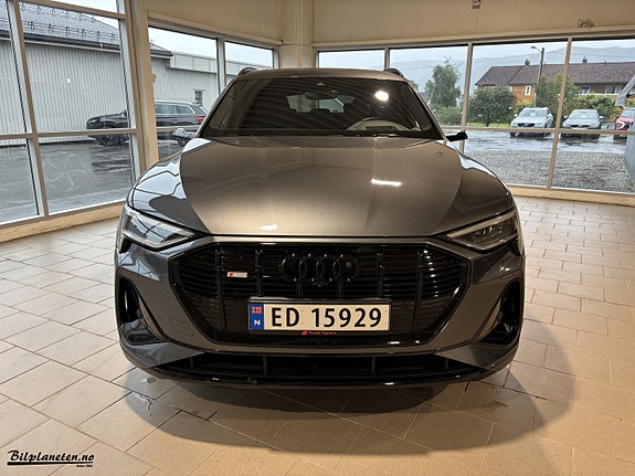 Audi e-tron 2 of 5