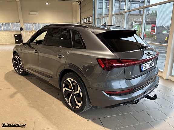Audi e-tron 5 of 5