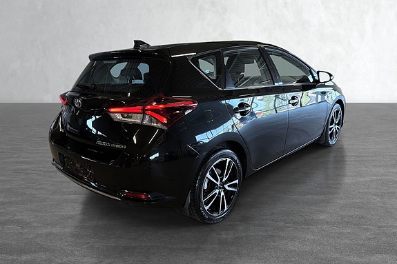 Toyota Auris har et moderne og tidløst design med god aerodynamikk som bidrar til lavere drivstofforbruk.