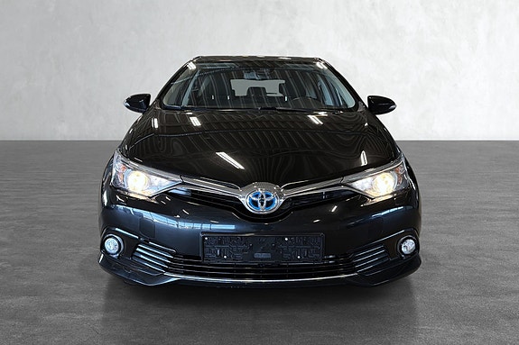 Denne fine Toyota Auris kan bli din for kun 1 008 kr pr. mnd. med 64 950 kr i egenkapital. Løpetid: 10 år.