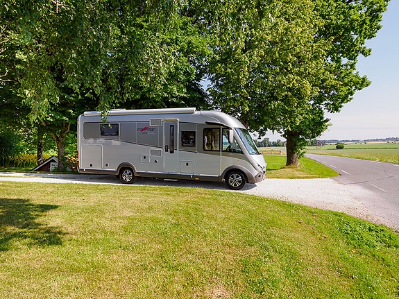 Carthago CHIC E-LINE I 51QB | LUFTFJÆRING | SOLCELLE X2 | LITIUMBATTERI | 3,0 MED KJEDE 2 of 5