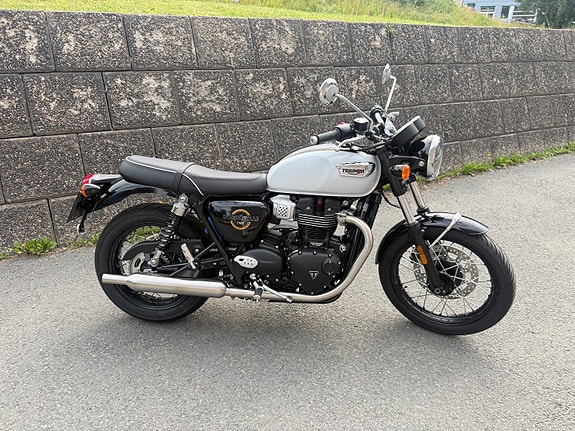 Triumph Bonneville T100 3 of 5
