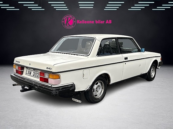 Volvo 242 2 of 5