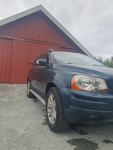 Volvo XC90 2 of 3