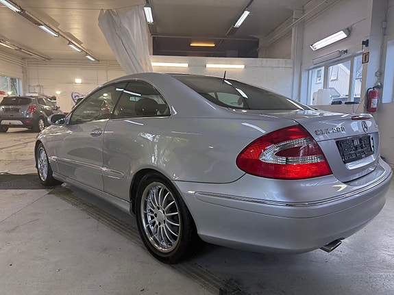 Mercedes-Benz CLK200 4 of 28