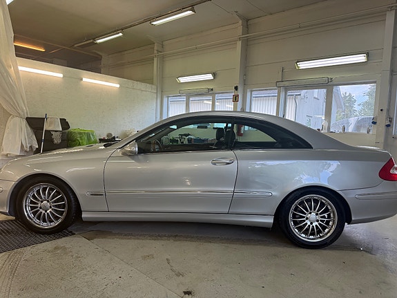 Mercedes-Benz CLK200 3 of 28