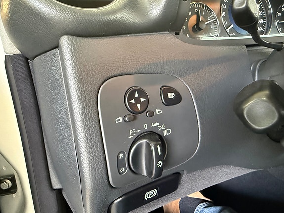 Mercedes-Benz CLK200 22 of 28