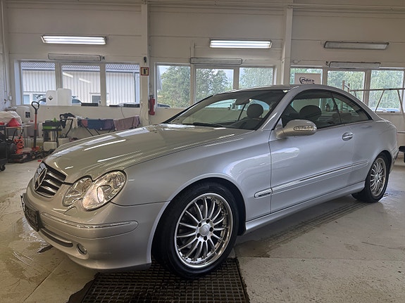 Mercedes-Benz CLK200 2 of 28