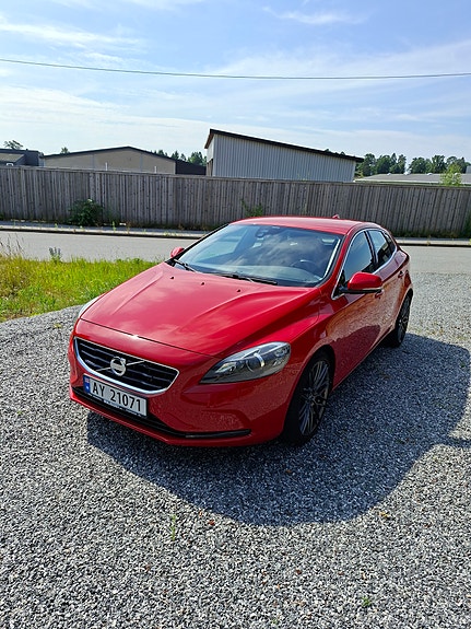Volvo V40 2 of 5