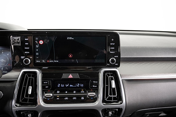 Kia Sorento 16 of 30