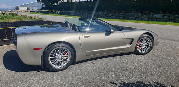 Chevrolet Corvette 3 of 30