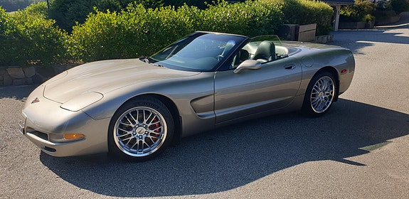 Chevrolet Corvette 2 of 30