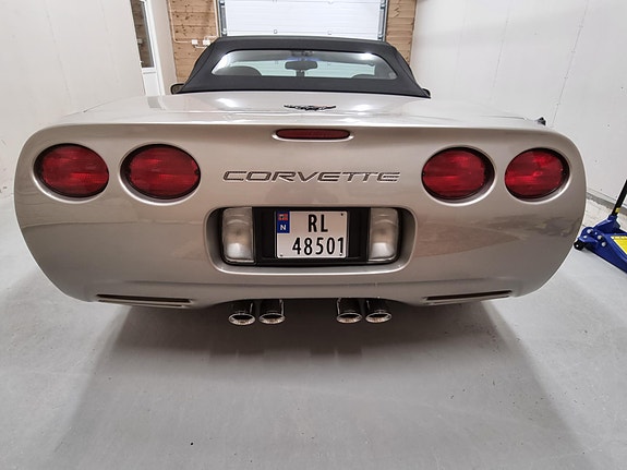 Chevrolet Corvette 12 of 30