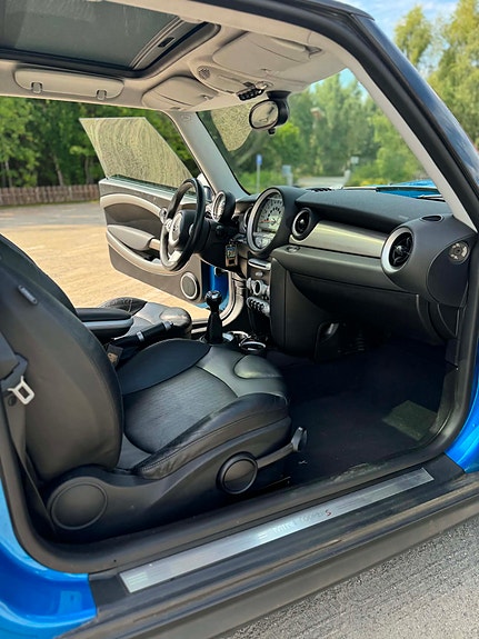 MINI Cooper S 6 of 8