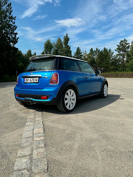 MINI Cooper S 4 of 5