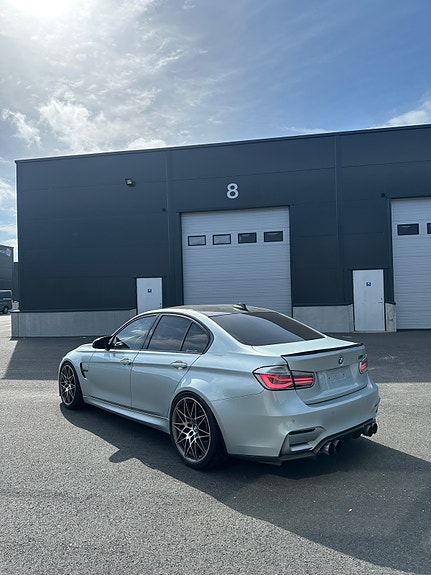BMW M3 2 of 5
