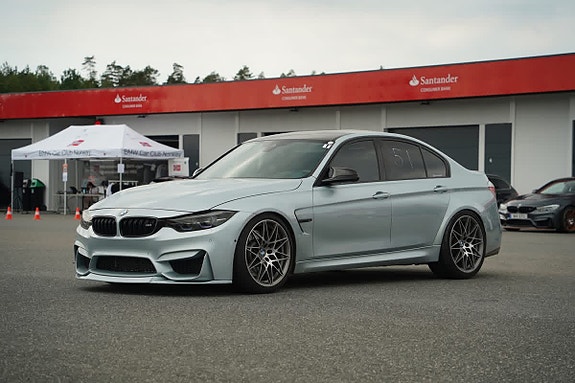 BMW M3 5 of 5