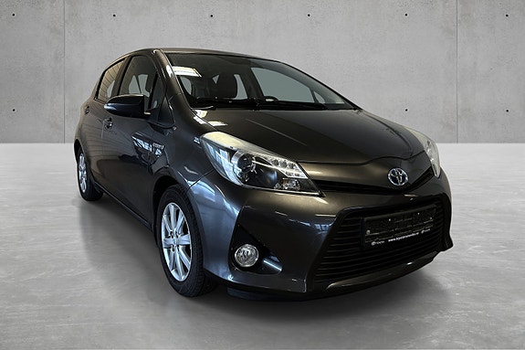 Toyota Yaris 4 of 5