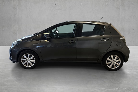 Toyota Yaris 3 of 5