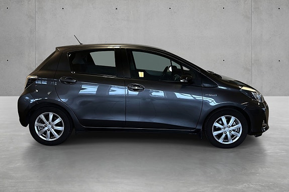 Toyota Yaris 2 of 5