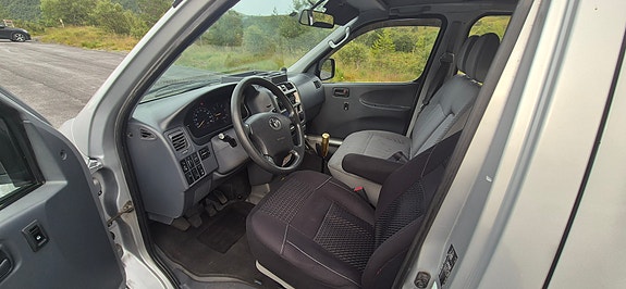 Toyota HiAce 8 of 15