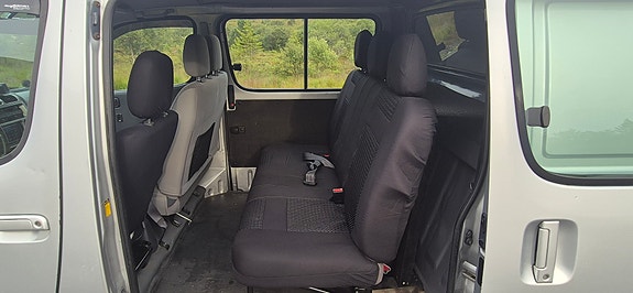 Toyota HiAce 13 of 15