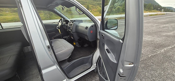 Toyota HiAce 9 of 15