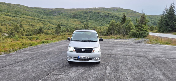 Toyota HiAce 3 of 5