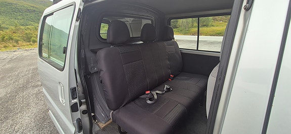 Toyota HiAce 12 of 15