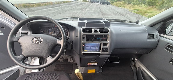 Toyota HiAce 10 of 15