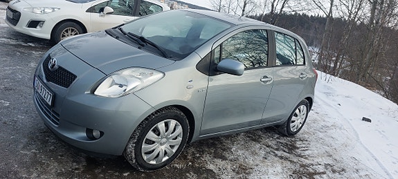 Toyota Yaris 4 of 5