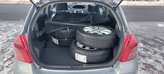 Toyota Yaris 3 of 5