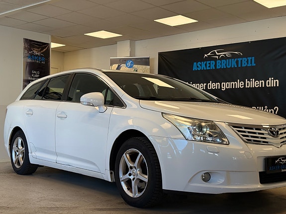 Toyota Avensis 2 of 5