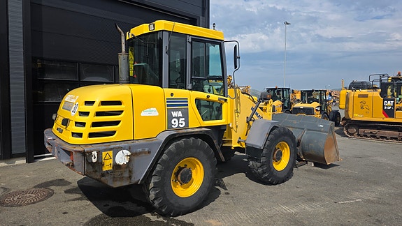 Komatsu WA95 "lavt timetall" 3 of 5