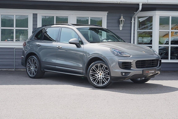 Porsche Cayenne 3 of 26
